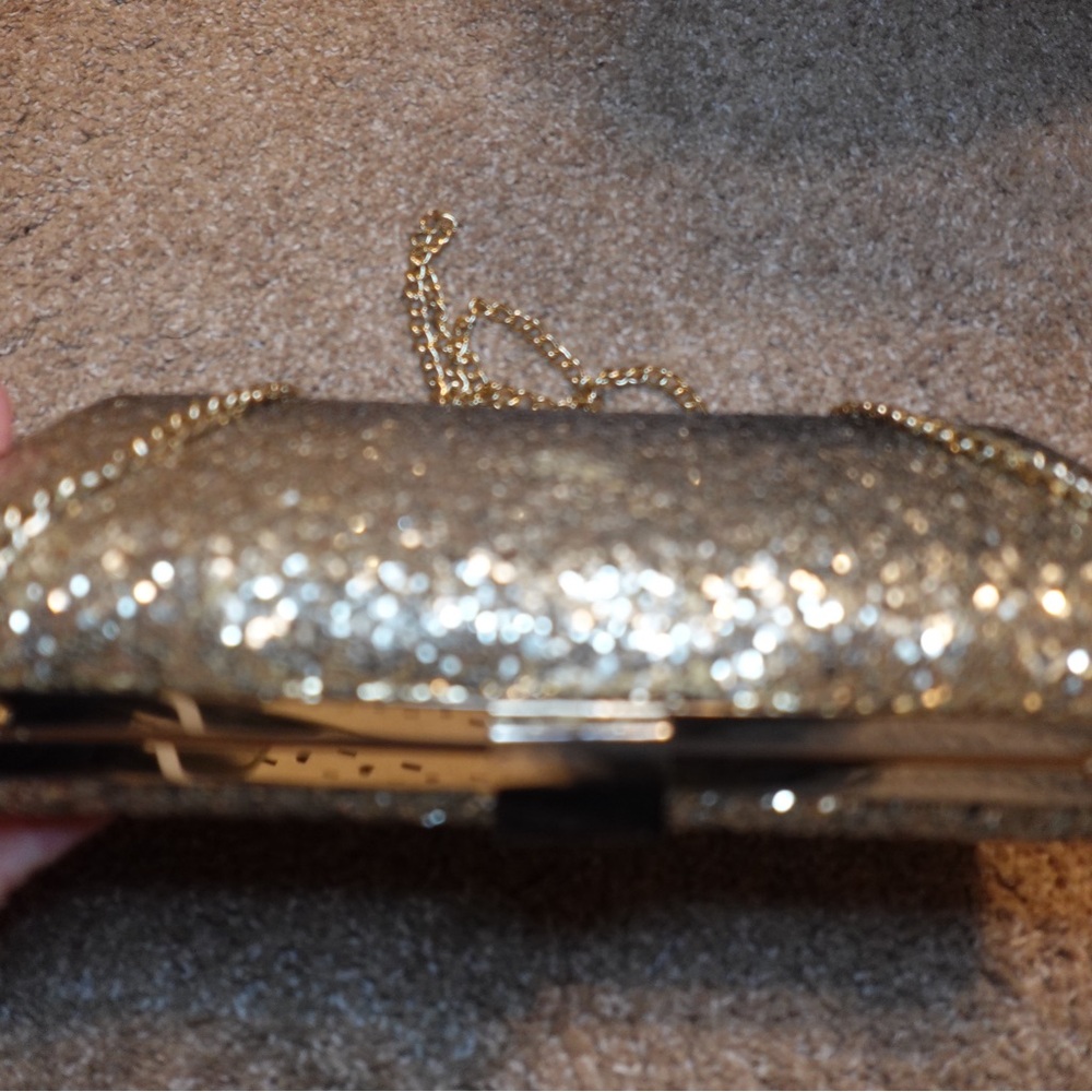 Elegant Silver Glitter Clutch - Picture 5 of 9